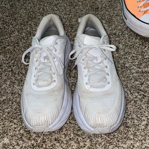 White Hoka Bondi 7 size 9.5